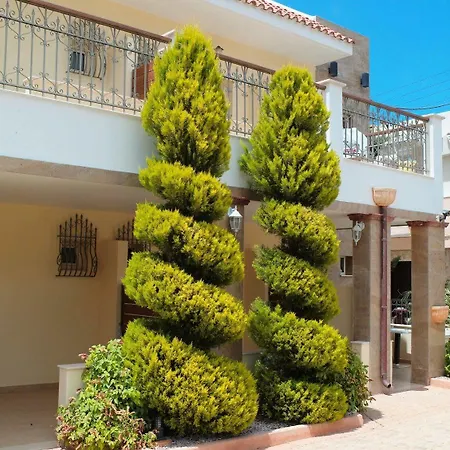 Bella Elena Aparthotel 3*